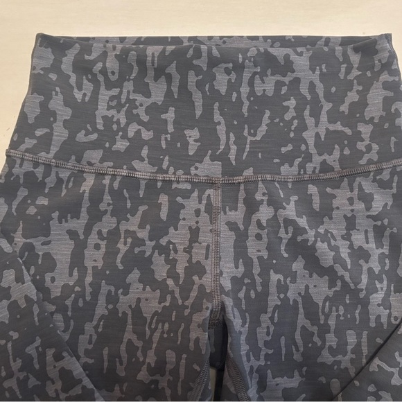 Lululemon Wunder Train High-Rise Tight 25” Gray Camo Print Leggings Size 6 - Picture 8 of 12